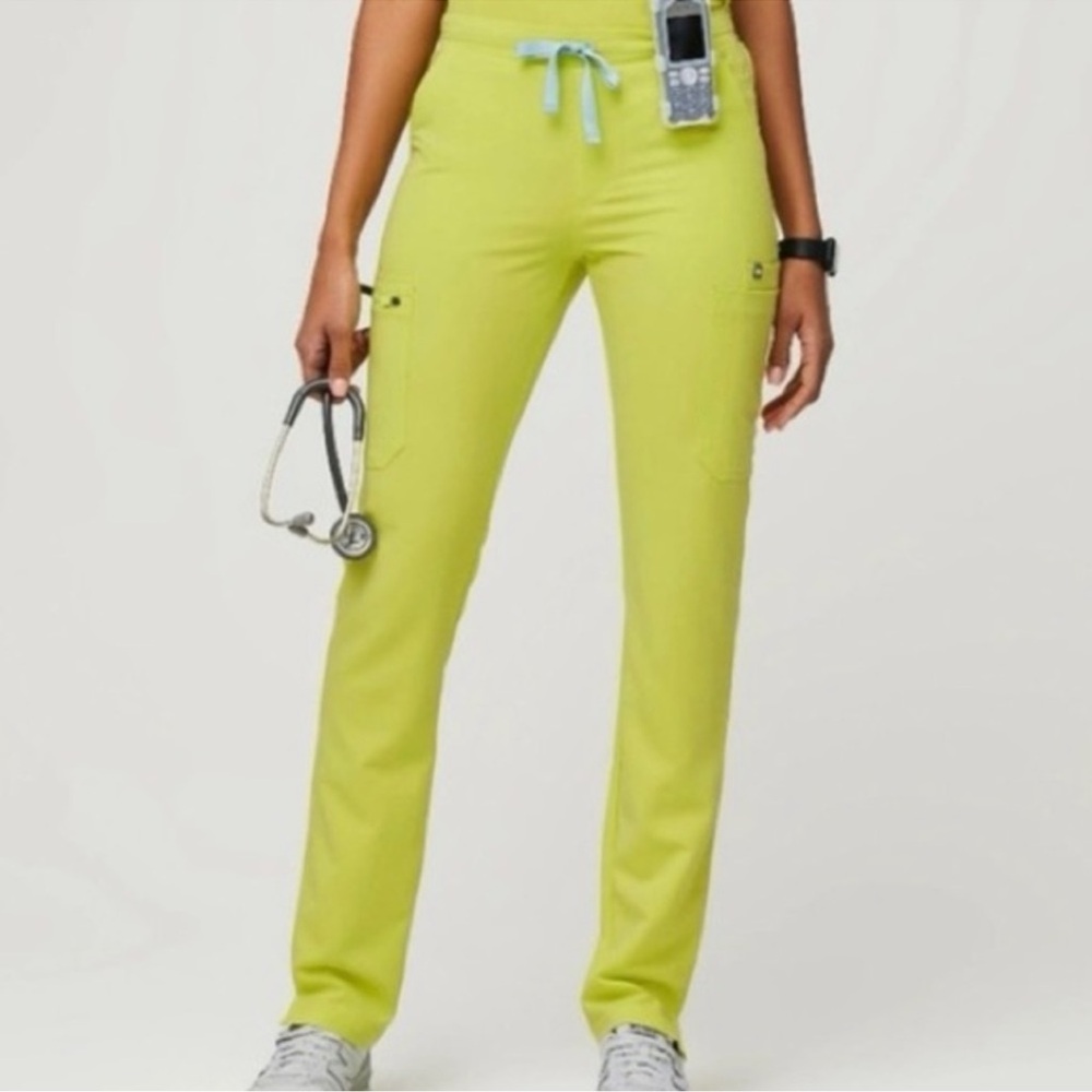 Figs Women's Yola skinny scrub pants in citrine